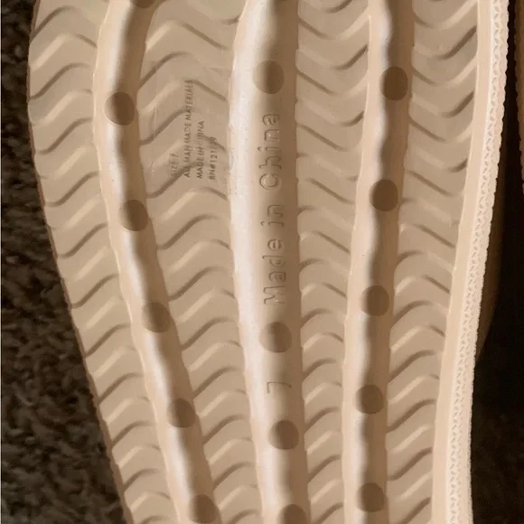 ☀️2 for $35☀️ NWT Bebe Beige Slide Sandals with Gold Embellishments Size 7 - Picture 4 of 5